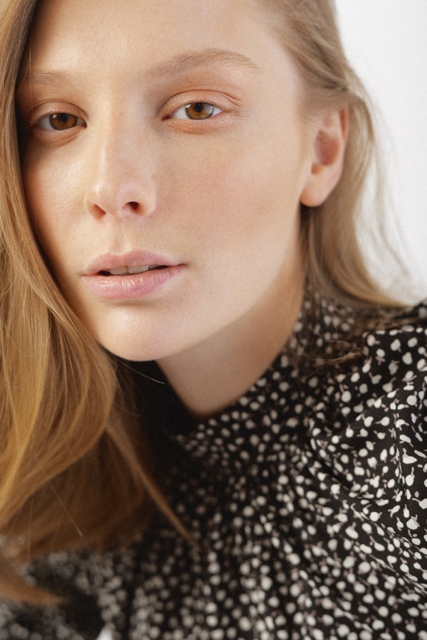 Блуза со сборкой на горловине