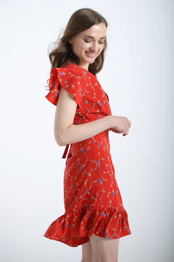 Платье на запахе с воланами, красное