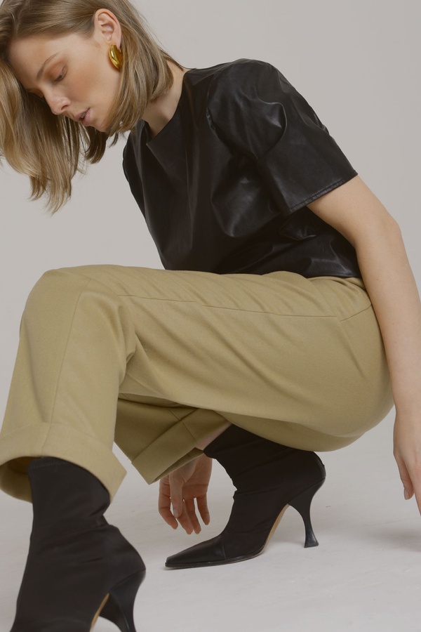 Брюки классические с подворотами, бежевые